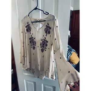 Embroidered keyhole bell sleeves blouse ODDY NWT